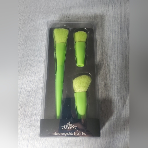 Interchangeable Brush Set. - Picture 1 of 4